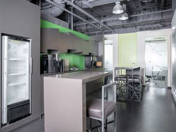 Fully serviced private office space for you and your team in Regus Siam Tower