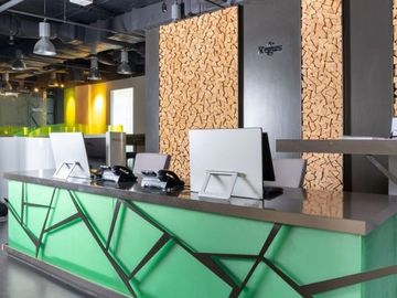 Fully serviced private office space for you and your team in Regus Siam Tower
