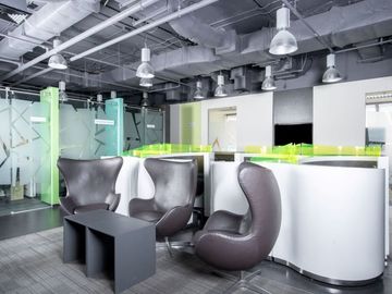 Fully serviced private office space for you and your team in Regus Siam Tower