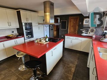 Vende exclusiva casa Paso Hondo