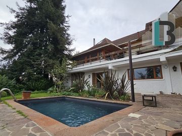 Vende exclusiva casa Paso Hondo