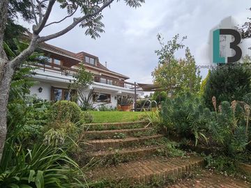 Vende exclusiva casa Paso Hondo