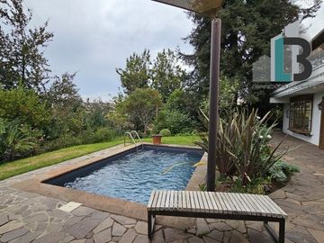 Vende exclusiva casa Paso Hondo