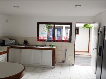 ¡ALQUILER DE CASA EN LA MOLINA, RESIDENCIAL MONTERRICO, ¡UNIFE!
Disfruta de esta amplia casa en una de las mejores zonas residenciales de La Molina,
