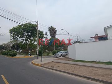 ¡ALQUILER DE CASA EN LA MOLINA, RESIDENCIAL MONTERRICO, ¡UNIFE!
Disfruta de esta amplia casa en una de las mejores zonas residenciales de La Molina,