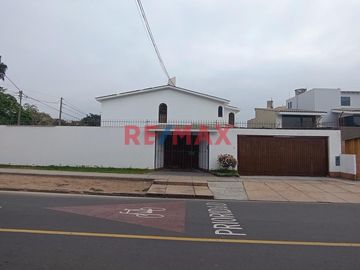 ¡ALQUILER DE CASA EN LA MOLINA, RESIDENCIAL MONTERRICO, ¡UNIFE!
Disfruta de esta amplia casa en una de las mejores zonas residenciales de La Molina,