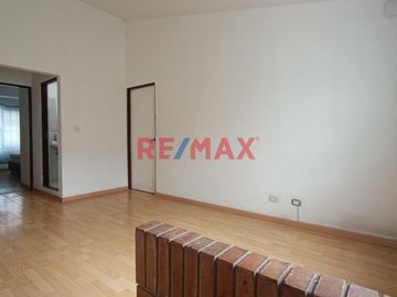 ¡ALQUILER DE CASA EN LA MOLINA, RESIDENCIAL MONTERRICO, ¡UNIFE!
Disfruta de esta amplia casa en una de las mejores zonas residenciales de La Molina,