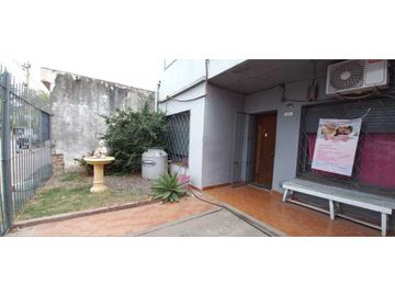 Venta casa con local Barrio Pompeya en Merlo  apta crédito