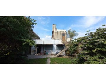 Venta casa con local Barrio Pompeya en Merlo  apta crédito
