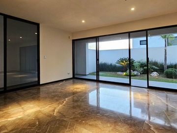 Casa en Venta con elevador, Gran Reserva, Lomas de Angelopolis