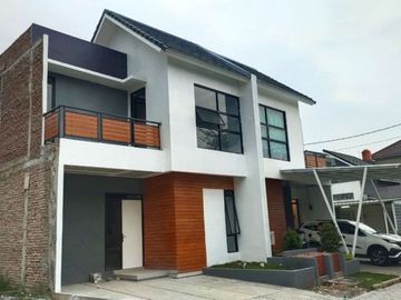 Rumah di Cileungsi hijau 9 Km ke Stasiun LRT Cibubur