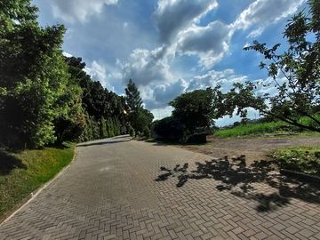Perumahan Eksklusif Modern dekat Cicadas, Jalan Jakarta Cicaheum Kota Akses Lebar dan Air Bagus