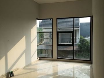 Perumahan Eksklusif Modern dekat Cicadas, Jalan Jakarta Cicaheum Kota Akses Lebar dan Air Bagus