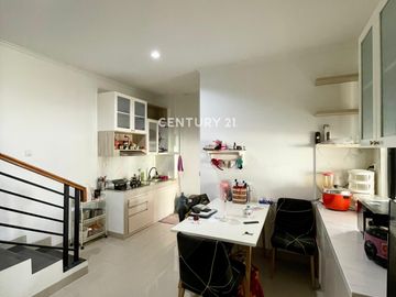 Rumah 2 Lantai Dekat Stasiun Pondok Ranji LR 15565