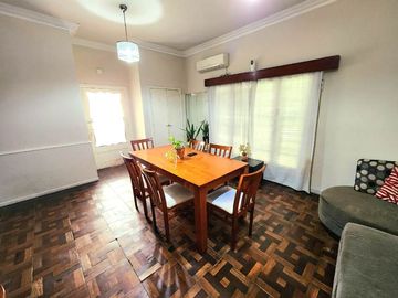 Chalet en venta en Castelar Sur
