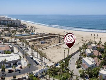 Condominio con vista al mar, techos altos, club de playa, concierge, carril de n