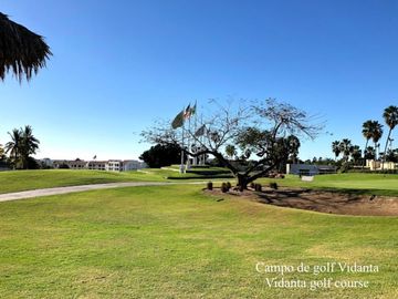 Condominio con vista al mar, techos altos, club de playa, concierge, carril de n