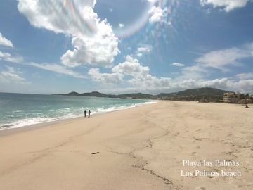 Condominio con vista al mar, techos altos, club de playa, concierge, carril de n