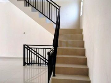 Cluster 3 Lantai Berkonsep Modern Minimalis,100 meter dari Jalan Raya Besar dipondok Pinang Jakarta selatan