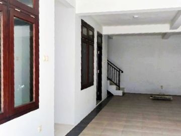 Cluster 3 Lantai Berkonsep Modern Minimalis,100 meter dari Jalan Raya Besar dipondok Pinang Jakarta selatan
