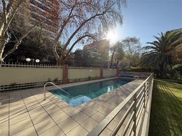 Bello Depto. en venta de 3D y 2B con 2 Estac en Providencia