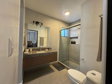 CASA EN VENTA EN ZONA CUMBRES DE 3 NIVELES