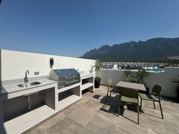 CASA EN VENTA EN ZONA CUMBRES DE 3 NIVELES