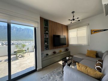 CASA EN VENTA EN ZONA CUMBRES DE 3 NIVELES