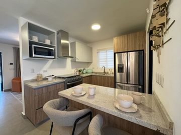 CASA EN VENTA EN ZONA CUMBRES DE 3 NIVELES