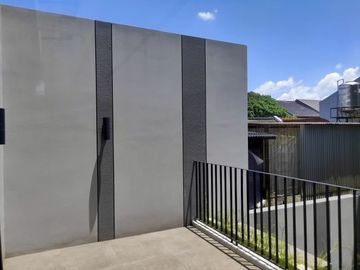rumah baru 2 lantai modern bagus cantik singgasana Bandung