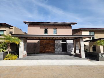 Casa en Venta en Club de Golf Altozano