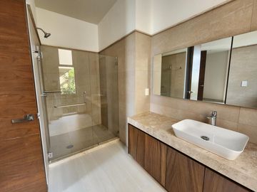 Casa en Venta en Club de Golf Altozano