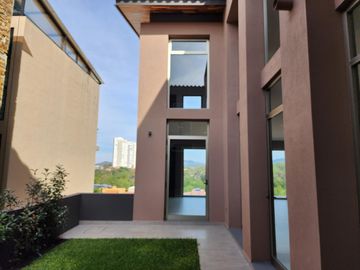 Casa en Venta en Club de Golf Altozano