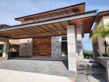 Casa en Venta en Club de Golf Altozano