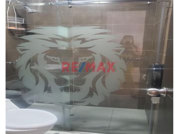📍  Ubicada en el Condominio El Ensueño, en el kilómetro 42 de la Carretera Central, distrito de Ricardo Palma.

💡 Este hermoso lugar goza de un clim