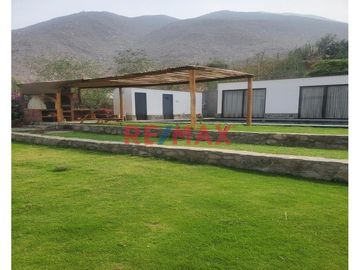 📍  Ubicada en el Condominio El Ensueño, en el kilómetro 42 de la Carretera Central, distrito de Ricardo Palma.

💡 Este hermoso lugar goza de un clim