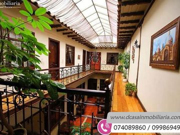 Hostal de Venta – Centro Histórico de Cuenca, 2 Locales Comerciales y 8 habitaciones.