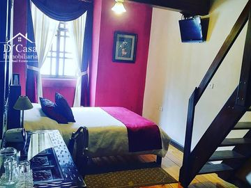 Hostal de Venta – Centro Histórico de Cuenca, 2 Locales Comerciales y 8 habitaciones.