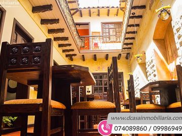 Hostal de Venta – Centro Histórico de Cuenca, 2 Locales Comerciales y 8 habitaciones.