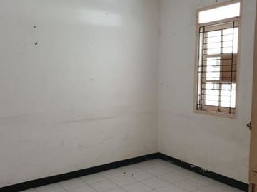 Rumah Murah Perlu Sedikit Renovasi di Taman Victoria Sentul City