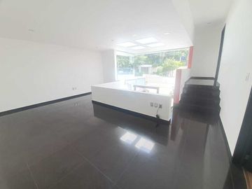 RENTO  CASA MODERNA EN CONDADO DE SAYAVEDRA