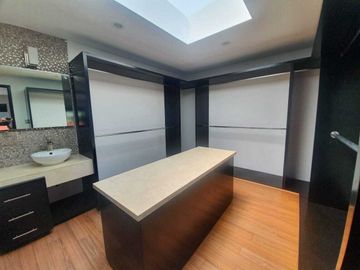 RENTO  CASA MODERNA EN CONDADO DE SAYAVEDRA