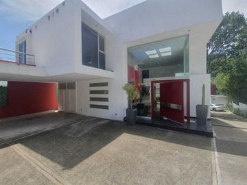 RENTO  CASA MODERNA EN CONDADO DE SAYAVEDRA