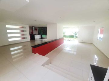 RENTO  CASA MODERNA EN CONDADO DE SAYAVEDRA