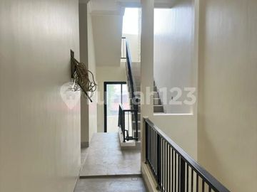 Rumah Baru Dekat MRT Lebak Bulus Jakarta Selatan