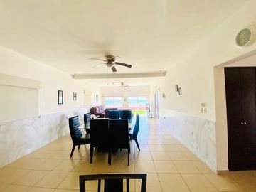 CASA EN VENTA EN SAN CARLOS, SONORA. De una planta frente al mar