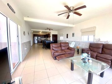 CASA EN VENTA EN SAN CARLOS, SONORA. De una planta frente al mar