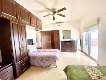 CASA EN VENTA EN SAN CARLOS, SONORA. De una planta frente al mar