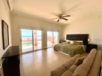 CASA EN VENTA EN SAN CARLOS, SONORA. De una planta frente al mar