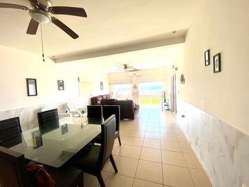 CASA EN VENTA EN SAN CARLOS, SONORA. De una planta frente al mar